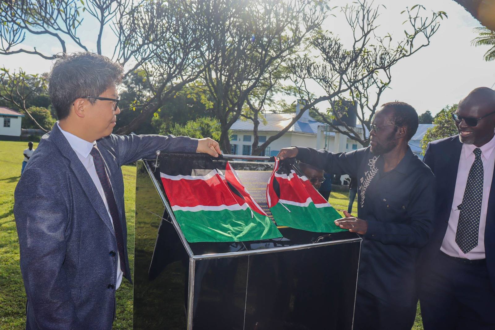 Kisumu governor Prof. Anyang Nyong'o (right) and Jaewon Peter Chun, President of the World Smart Cities Forum during the unveiling of the Chung Jeong-Eun–Nyong’o Cancer Centre at Victoria Hospital in Kisumu on Friday 27th March 2026.  Photos By Chris Mahandara
