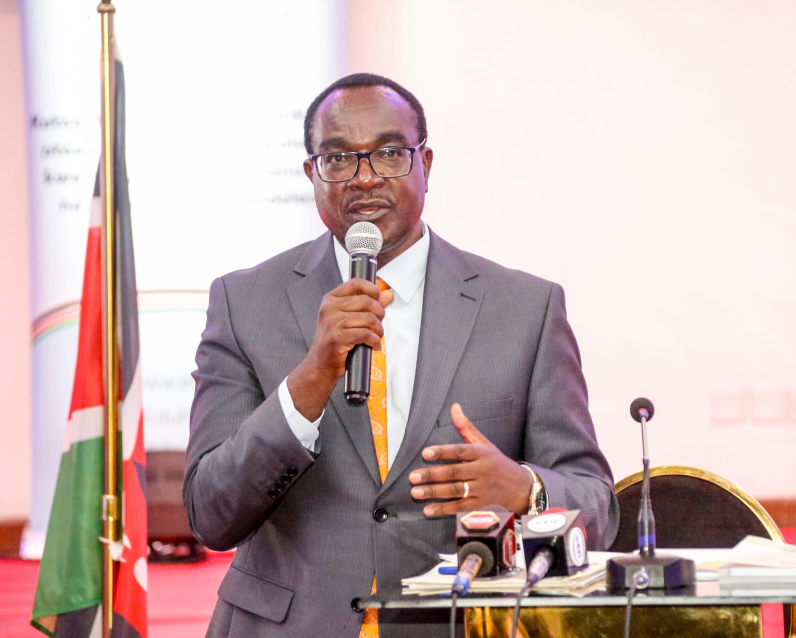 ducation Cabinet Secretary Julius Migos Ogamba during a stakeholder engagement on CBC at the Kenya Institute of Curriculum Development 