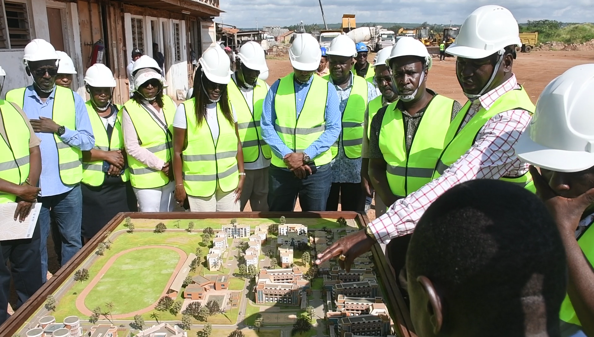 Prof. Julius Bitok  accompanied by Kilfi County  Governor Gideon Mung’aro  and other stakeholders  viewing a 3D plan of the  Ronald Ngala Utalii College at  Vipingo in Kilifi County. 
