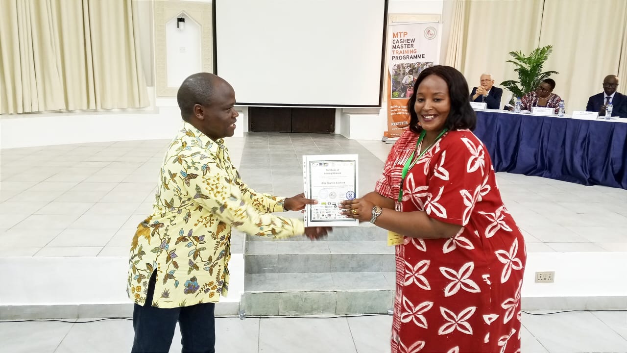 Agriculture and Food Authority (AFA) Director General Calistus Kundu (left) hand over a certificate to one of the cashew actors who participated in a week-long training in Mombasa.