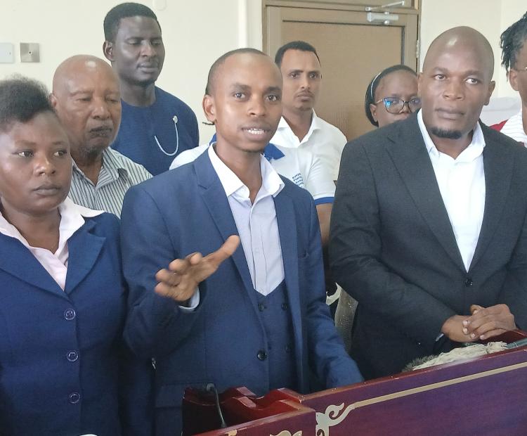 Kenya Pharmaceutical Association (KPA), Secretary General Eric Gichane (centre) addressing journalists in Kisumu. Looking on is KPA President Chitechi Amboka. PHOTO: CHRIS MAHANDARA
