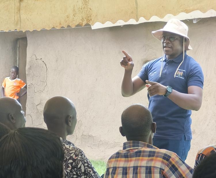 Cereal Growers Association (CGA) Agribusiness Coordinator for Busia County Eliya Barasa speaking to farmers during a farmer’s demonstration at Ikapolok, Amagoro, Teso North SubCounty. PHOTO: MOSES WEKESA